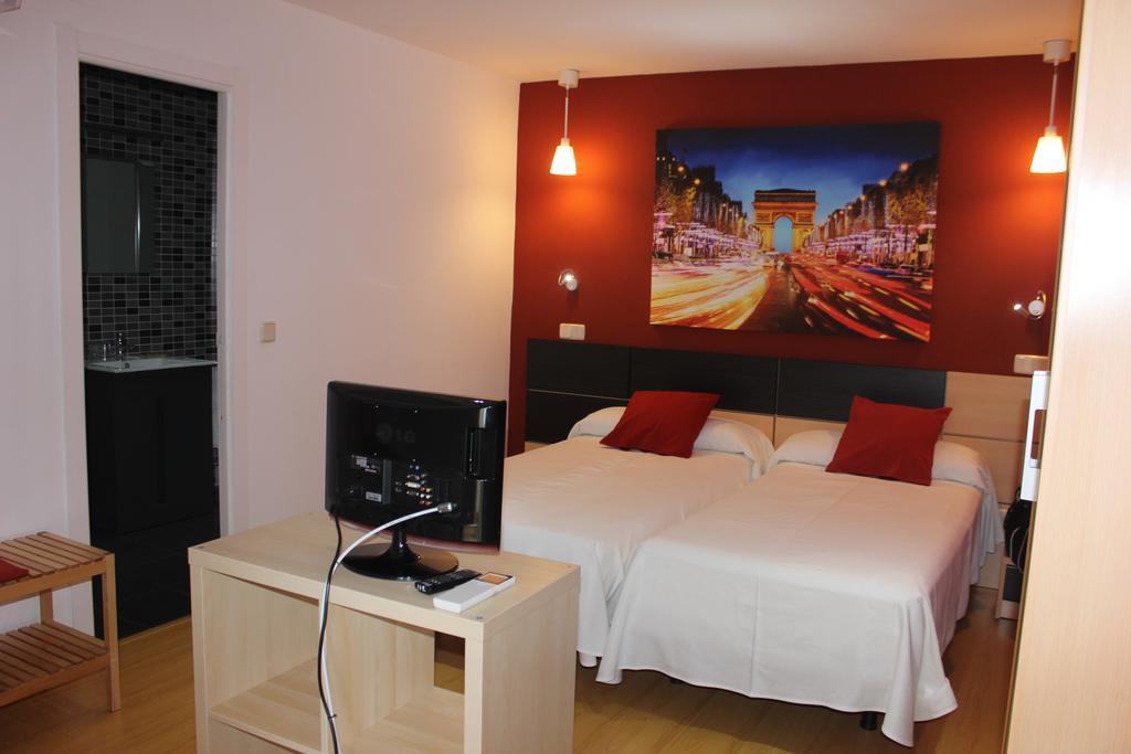 Hostal Falfes Madrid Dış mekan fotoğraf