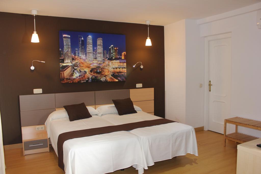 Hostal Falfes Madrid Dış mekan fotoğraf