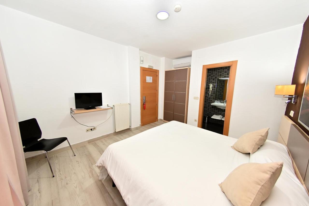 Hostal Falfes Madrid Dış mekan fotoğraf