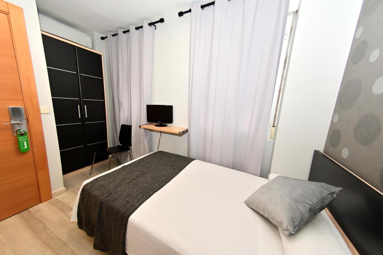 Hostal Falfes Madrid Dış mekan fotoğraf