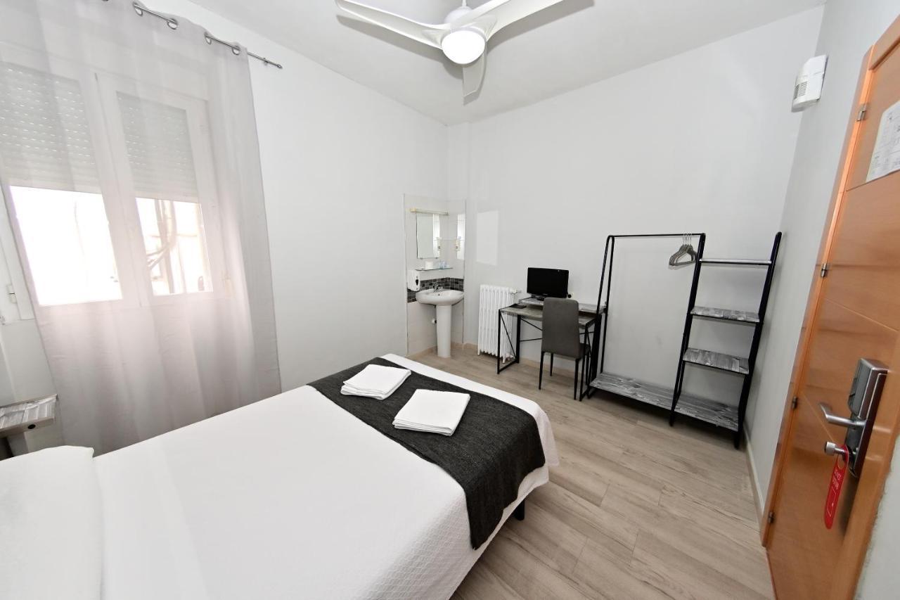 Hostal Falfes Madrid Dış mekan fotoğraf