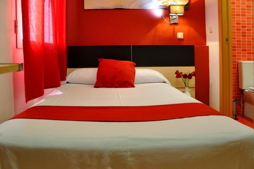 Hostal Falfes Madrid Dış mekan fotoğraf