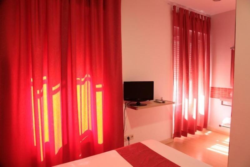 Hostal Falfes Madrid Dış mekan fotoğraf