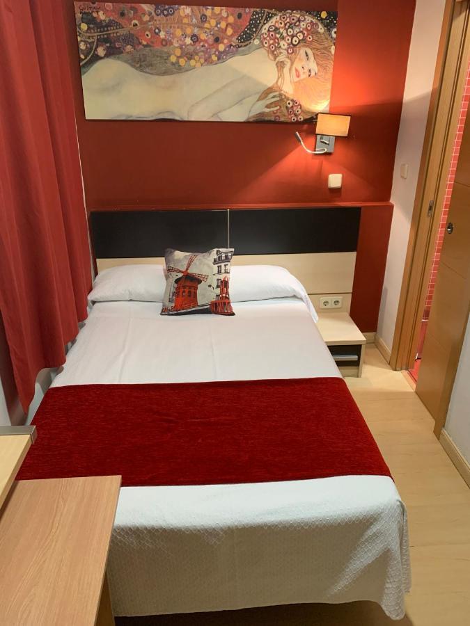 Hostal Falfes Madrid Dış mekan fotoğraf